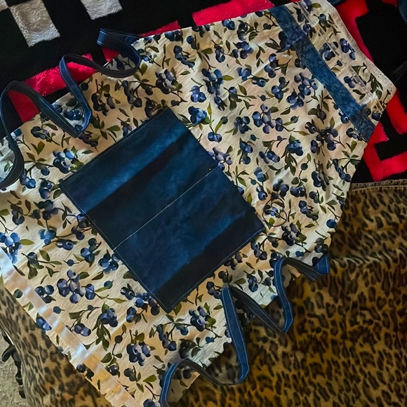 Handmade Blueberry Apron 🫐 - Picture 6 of 11